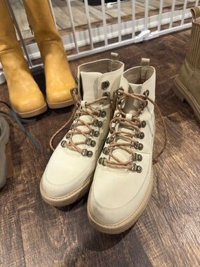 Teva Cream Lace Up Hiking Boots